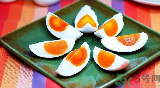 李子可以和咸鴨蛋一起吃嗎？李子能咸鴨蛋一起吃嗎？