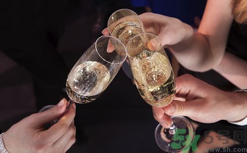 懷孕能喝啤酒嗎?懷孕喝啤酒對胎兒有什么影響 懷孕能喝啤酒嗎?懷孕喝啤酒對胎兒有什么影響