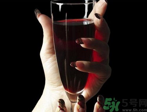 備孕期間女性能喝酒嗎？備孕的女性可以喝酒嗎？