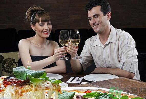 喝酒臉發(fā)白的人酒量好嗎？喝酒臉發(fā)白好不好？