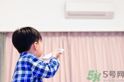 吹空調(diào)臉紅怎么回事?吹空調(diào)臉發(fā)燙怎么辦 吹空調(diào)臉紅怎么回事?吹空調(diào)臉發(fā)燙怎么辦