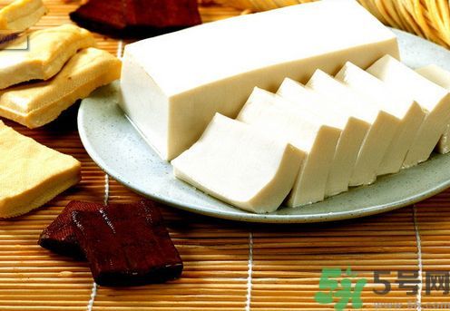 地皮菜可以和豆腐一起吃嗎?地皮菜能和豆腐同吃嗎? 地皮菜可以和豆腐一起吃嗎?地皮菜能和豆腐同吃嗎?