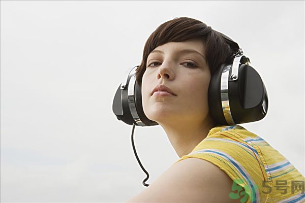 蹺二郎腿臉會變大嗎？蹺二郎腿會讓臉變大嗎？