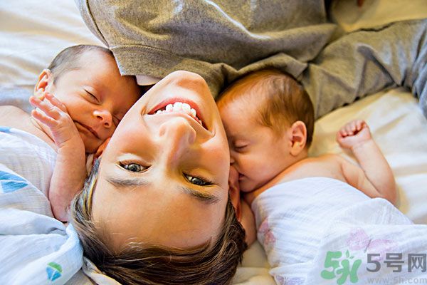 蹺二郎腿臉會變大嗎？蹺二郎腿會讓臉變大嗎？