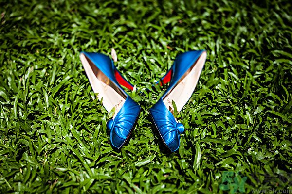 女生第一次高跟鞋的意義？女生什么時(shí)候穿高跟鞋？