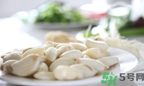 吃粽子時可以就大蒜嗎？粽子可以和大蒜一起吃嗎？