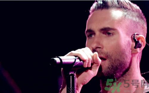 削個(gè)椰子皮你卻tm給個(gè)梨是什么歌曲?