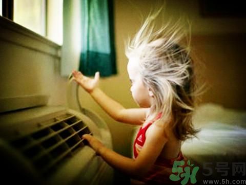 吹空調(diào)房間干燥怎么辦？吹空調(diào)怎么保濕？