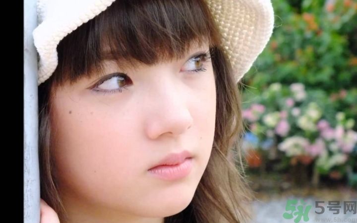 15歲變聲正常嗎？女生15歲才變聲正不正常？