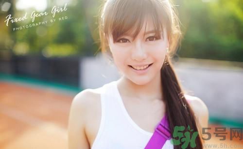 15歲變聲正常嗎？女生15歲才變聲正不正常？