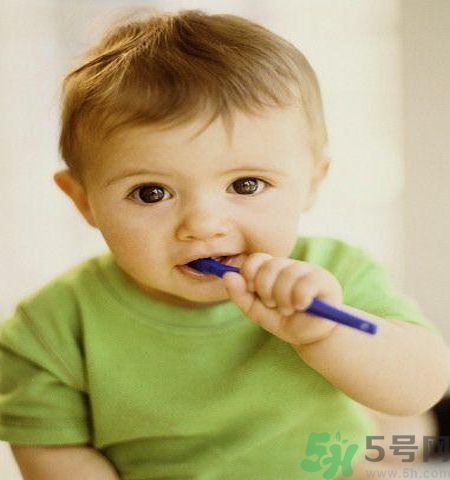 寶寶可以吃零食嗎？寶寶適合吃什么零食？