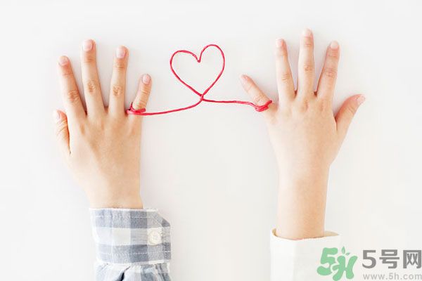 掰手指關(guān)節(jié)響好不好？掰手指關(guān)節(jié)響有危害嗎？