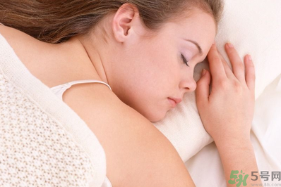 女生趴著睡覺好不好？女生趴著睡覺有什么壞處？