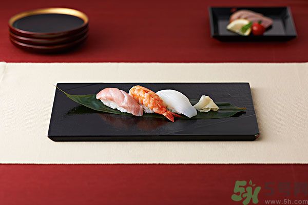 老抽和生抽的區(qū)別方法？怎么區(qū)分生抽和老抽？