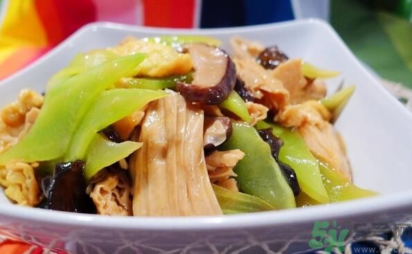 萵筍可以和香菇一起炒嗎？萵筍和香菇一起吃好嗎？