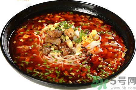 臊子面是哨子面嗎？臊子面和哨子面有什么區(qū)別？