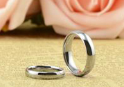 女子被5枚戒指咬手是什么原因？買戒指怎么確定自己的尺寸？