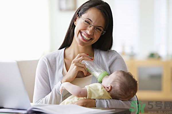 如何讓寶寶養(yǎng)成愛喝水的習(xí)慣？兒童智能水杯有啥功能？