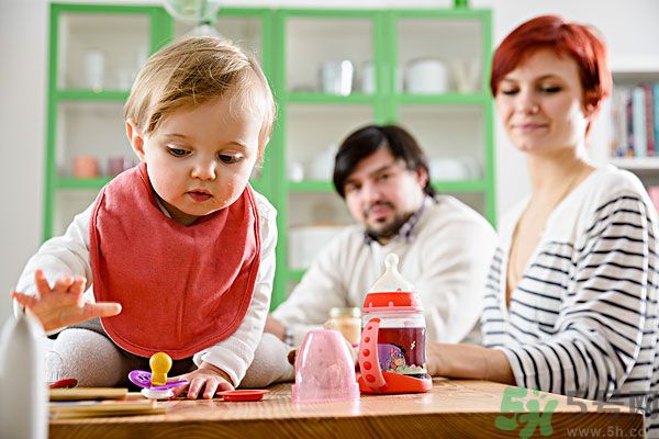 如何讓寶寶養(yǎng)成愛喝水的習慣？兒童智能水杯有啥功能？