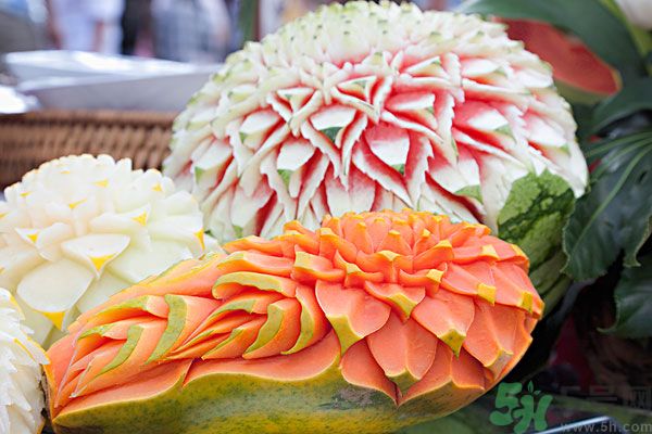 木瓜是酸的嗎？木瓜吃起來(lái)什么味道？