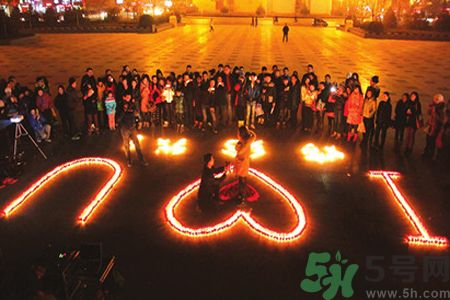 中國(guó)男性求婚越來越奢侈 