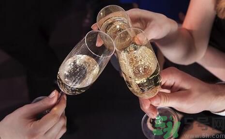 胡蘿卜汁可以解酒嗎？喝胡蘿卜汁可以醒酒嗎？