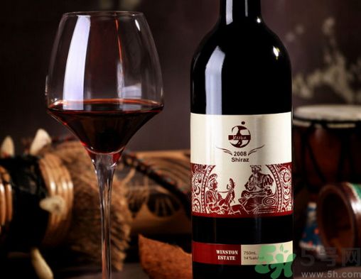 吃龍蝦可以喝紅酒嗎?龍蝦能和紅酒一起吃嗎? 吃龍蝦可以喝紅酒嗎?龍蝦能和紅酒一起吃嗎?