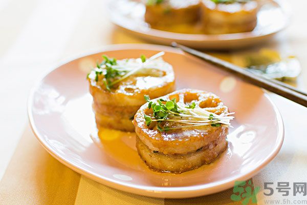 蓮藕里面的泥怎么清理？蓮藕里面的泥巴怎么洗？