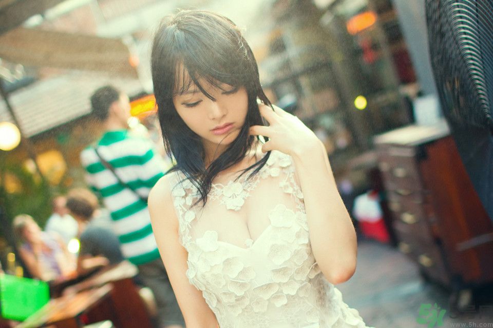 14歲女孩的乳頭有多大？14歲女生乳房正常有多大？