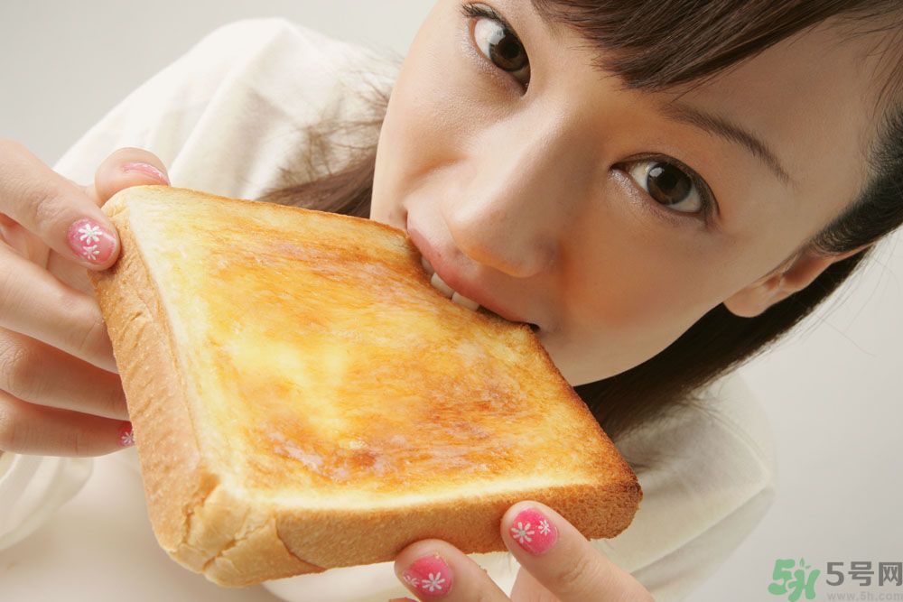 青春期女生吃很多是怎么回事？青春期女生很能吃怎么辦？