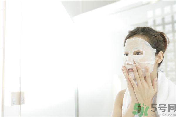 洗澡的時候可以敷面膜嗎？敷面膜和洗澡的順序