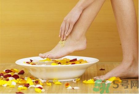 車(chē)前草泡腳有什么好處?車(chē)前草泡腳的功效與作用