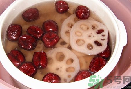 蓮藕可以和紅棗煲湯嗎?蓮藕能和紅棗一起吃嗎? 蓮藕可以和紅棗煲湯嗎?蓮藕能和紅棗一起吃嗎?