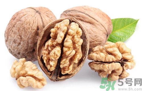 核桃沒(méi)長(zhǎng)熟可以吃嗎?核桃沒(méi)熟有毒嗎 核桃沒(méi)長(zhǎng)熟可以吃嗎?核桃沒(méi)熟有毒嗎