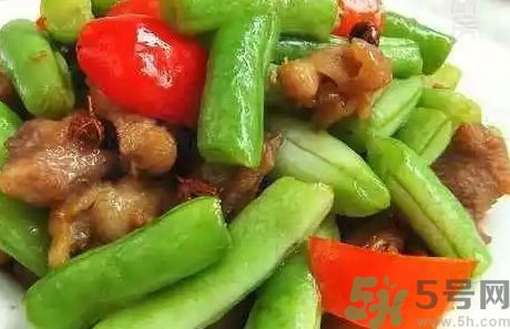 扁豆可以和絲瓜一起吃嗎?扁豆能和絲瓜同吃嗎? 扁豆可以和絲瓜一起吃嗎?扁豆能和絲瓜同吃嗎?