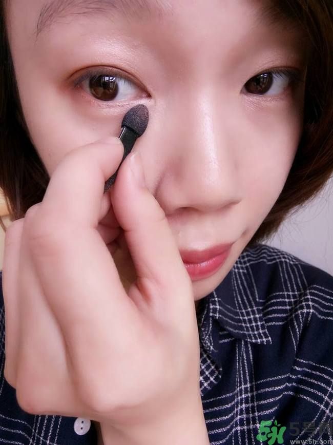 凱朵kate覺(jué)醒鉆光閃耀杏仁三色眼影使用方法及畫(huà)法步驟