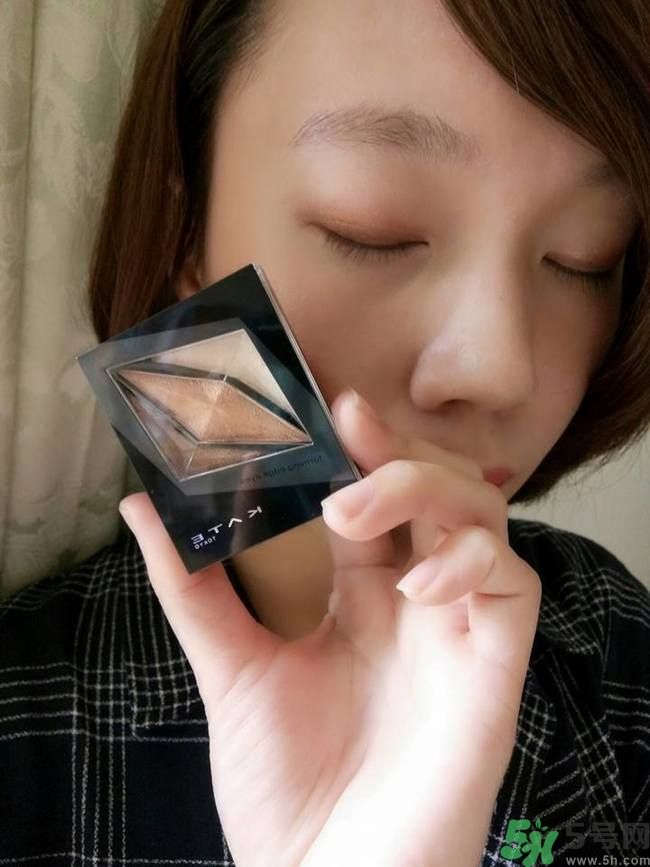 凱朵kate覺(jué)醒鉆光閃耀杏仁三色眼影使用方法及畫(huà)法步驟
