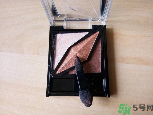 凱朵kate覺(jué)醒鉆光閃耀杏仁三色眼影使用方法及畫(huà)法步驟