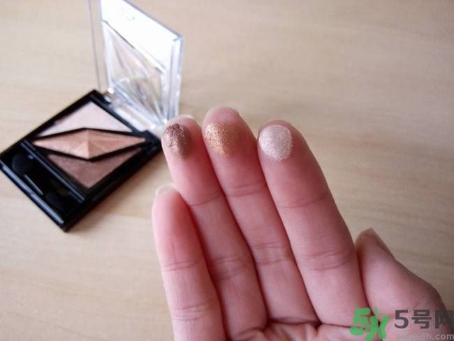 凱朵kate覺(jué)醒鉆光閃耀杏仁三色眼影使用方法及畫(huà)法步驟