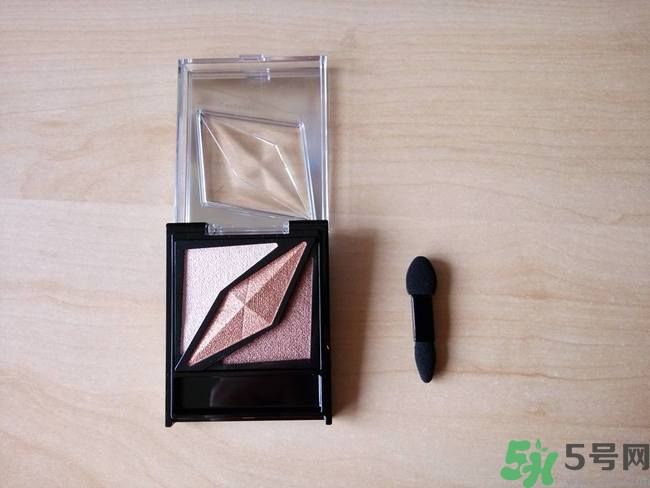 凱朵kate覺(jué)醒鉆光閃耀杏仁三色眼影使用方法及畫(huà)法步驟