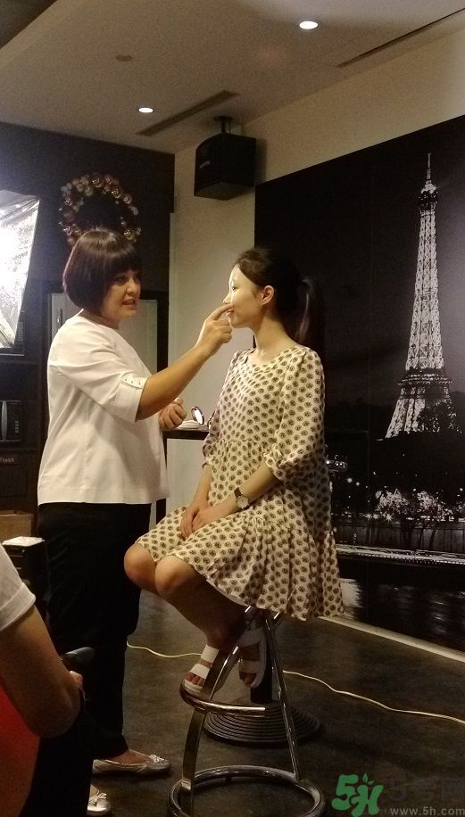 巴黎歐萊雅奇煥光采水光空氣輕墊腮紅使用方法 保質(zhì)期多久 巴黎歐萊雅奇煥光采水光空氣輕墊腮紅使用方法 保質(zhì)期多久