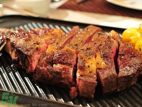 吃牛排可以喝豆?jié){嗎?牛排能和豆?jié){一起吃嗎? 吃牛排可以喝豆?jié){嗎?牛排能和豆?jié){一起吃嗎?