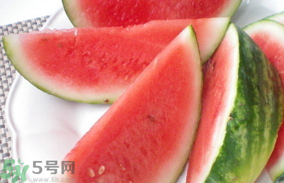 牛排可以和西瓜一起吃嗎?牛排能和西瓜同吃嗎? 牛排可以和西瓜一起吃嗎?牛排能和西瓜同吃嗎?