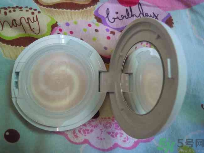 sk2棒棒糖粉凝霜好用嗎？skii粉凝霜使用方法