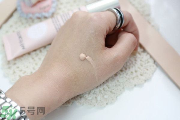 法國嬌蘭幻彩流星亮肌乳怎么使用？法國嬌蘭幻彩流星亮肌乳使用心得