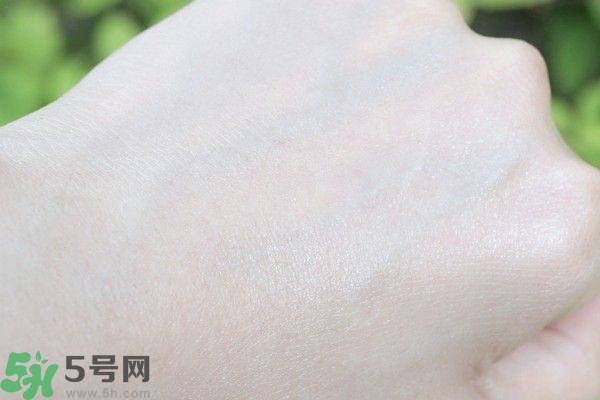 法國(guó)嬌蘭幻彩流星亮膚修顏液怎么使用？法國(guó)嬌蘭幻彩流星亮膚修顏液使用方法