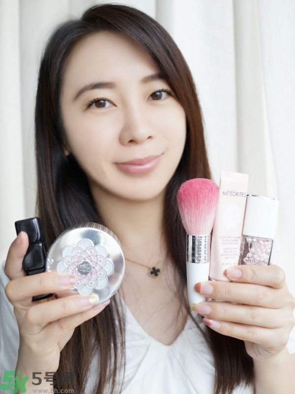 法國(guó)嬌蘭幻彩流星亮膚修顏液怎么使用？法國(guó)嬌蘭幻彩流星亮膚修顏液使用方法