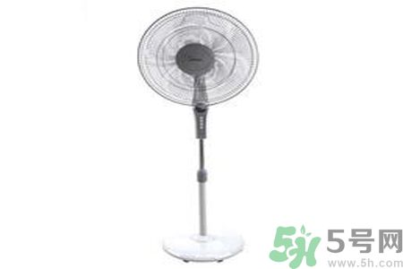 寶寶可以吹電風(fēng)扇嗎？寶寶多大了可以吹電風(fēng)扇？