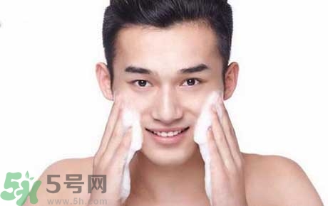 整天對(duì)著電腦，怎么減少對(duì)皮膚的傷害？