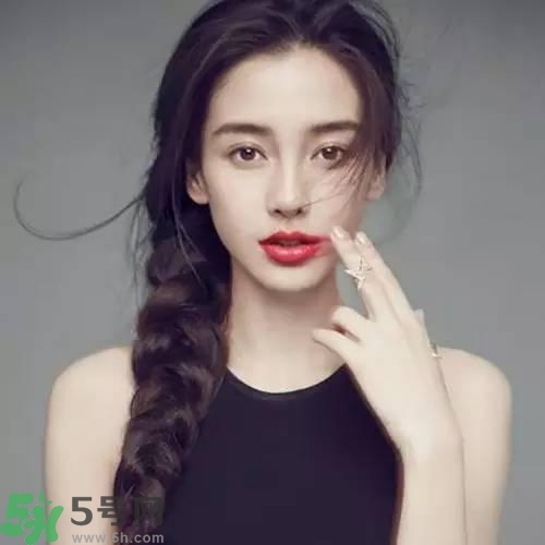 唇色深的人適合什么顏色的口紅？如何挑選口紅的顏色？